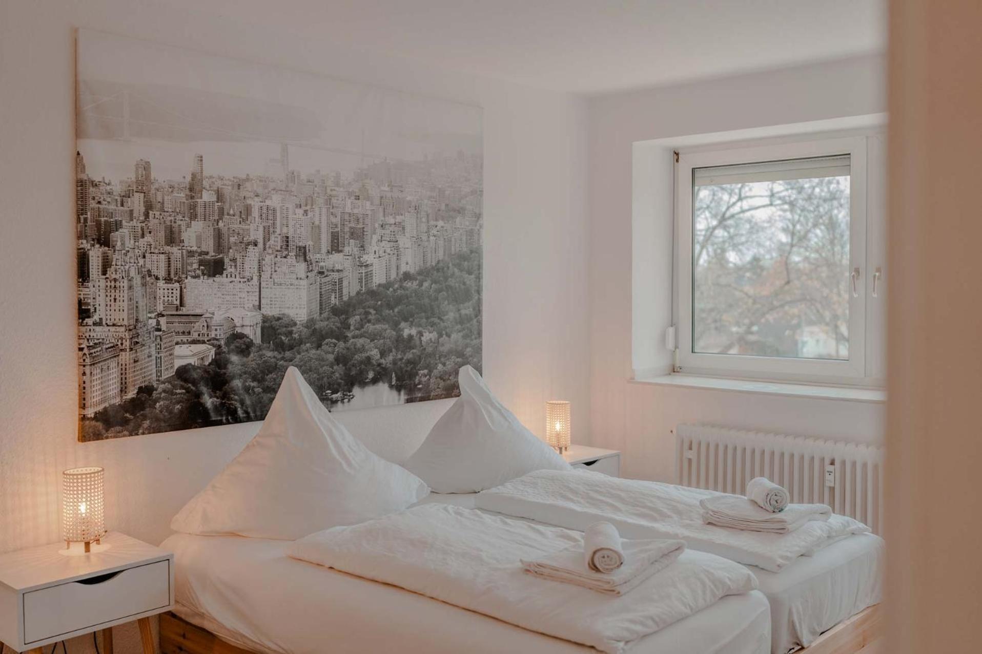 Apartment Mit Kueche, Arbeitsplatz Und Xxl Sofa Neuss Bagian luar foto